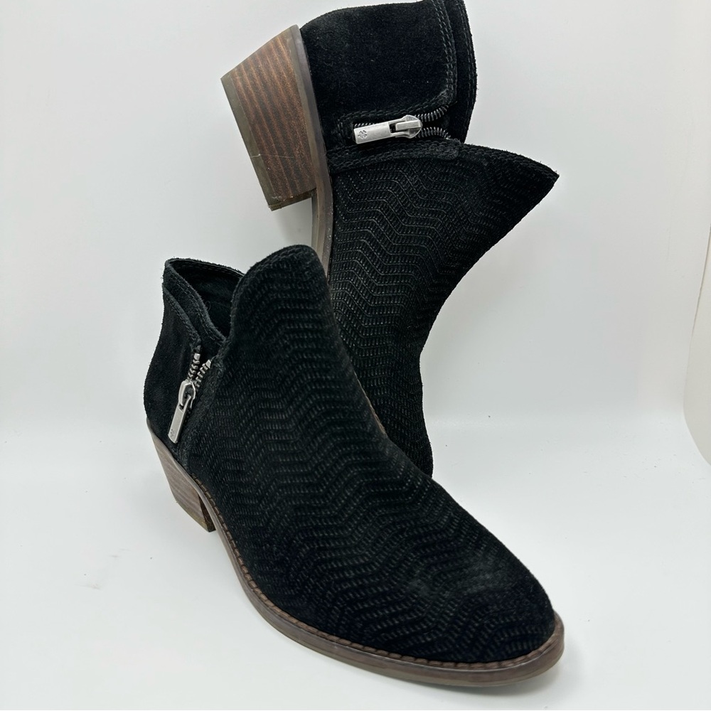 Lucky Brand Womens Basel Perforated Suede Ankle Boots Sz 7 Black Decorat…